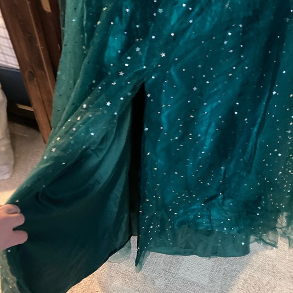 Ball gown with puff sleeves - Picture 2 of 5